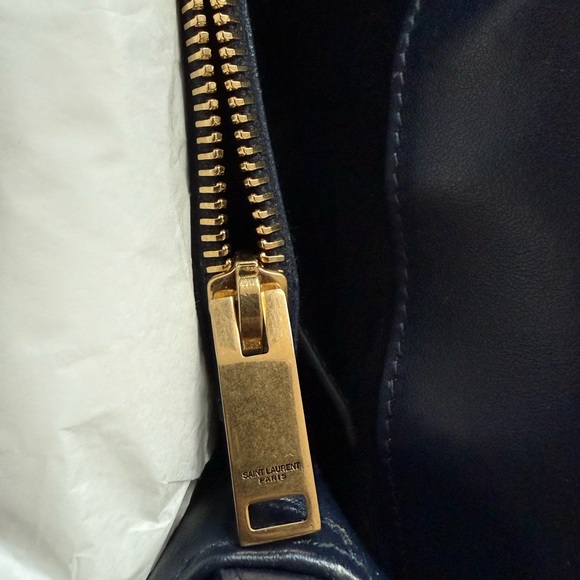 Yves Saint Laurent Blue Velvet Small Loulou - Picture 8 of 9